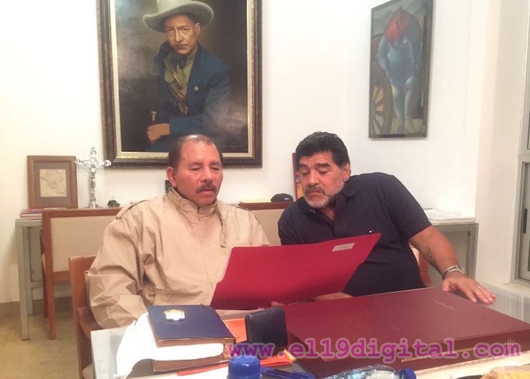 Presidente Daniel Ortega impone Orden Augusto C. Sandino a Diego Armando Maradona